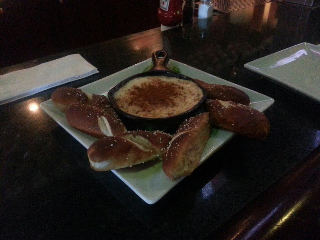 BLJQ2tuCcAEyUPO.jpg_large