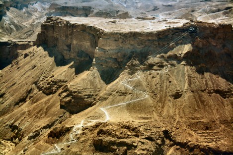 WikiAir_IL-13-06_044_-_Masada_snake_path_and_Cableway